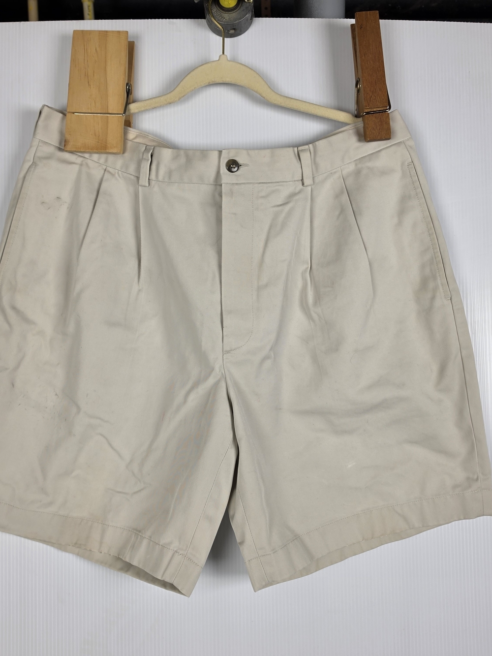 Brooks Brothers Men's Classic Pleated Shorts in Light Beige